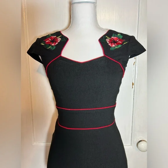Hell Bunny Vixen Wiggle Dress with Embroidered Hibiscus size XS EUC - Picture 5 of 10